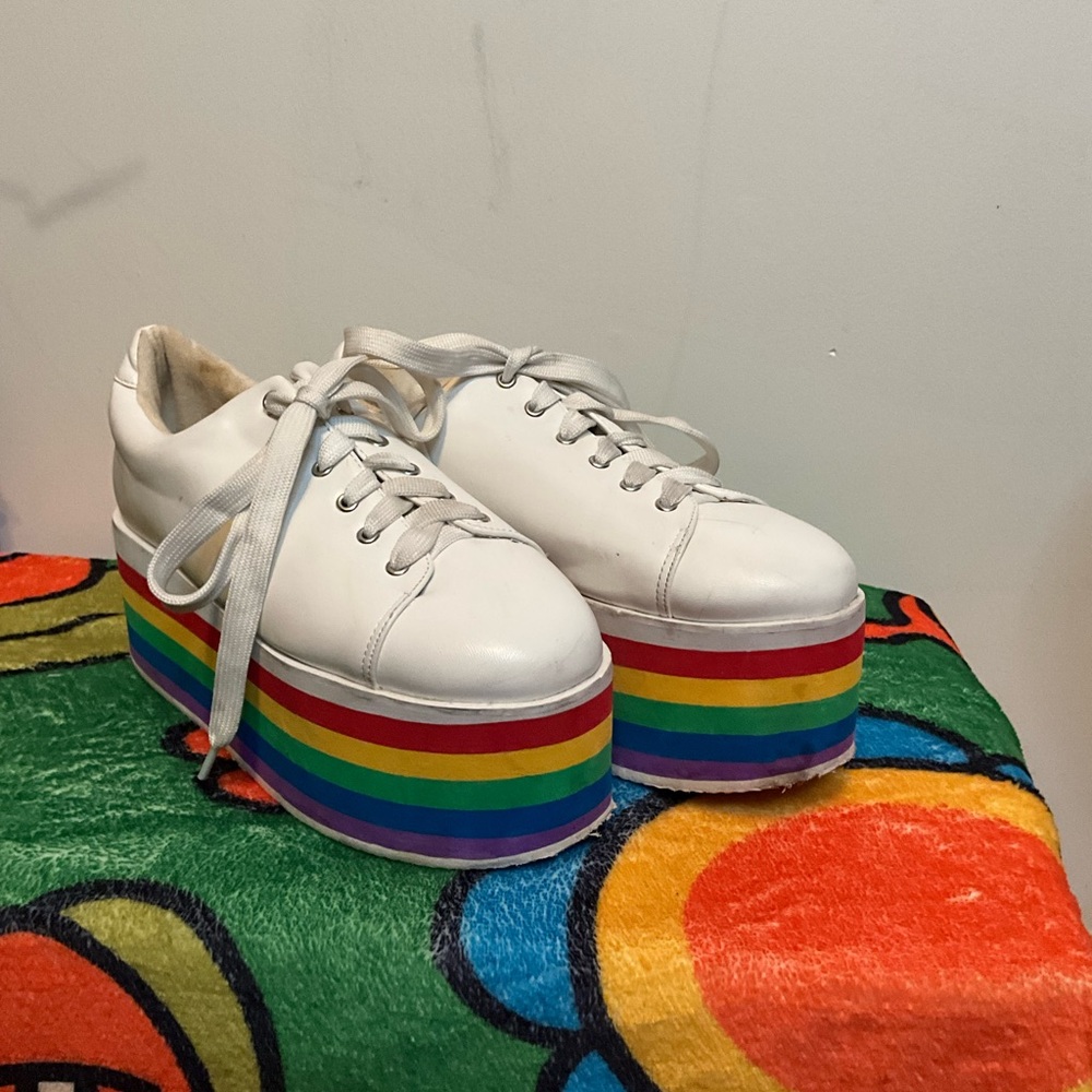 Hot Topic White Platform Shoes with Rainbow Soles